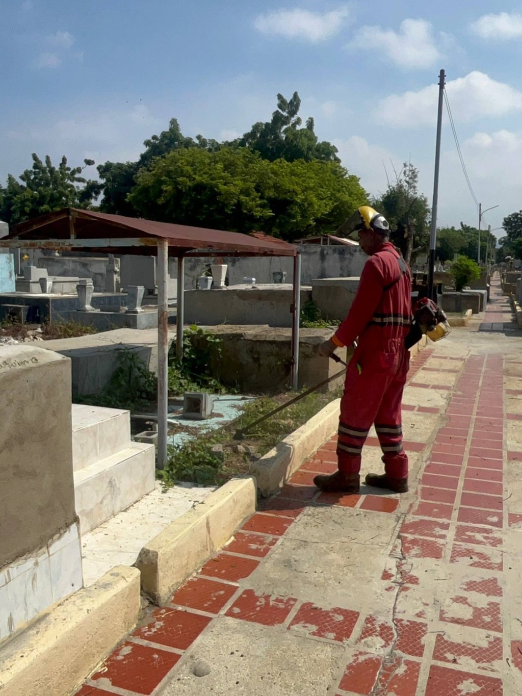 Acondicionan espacios de cementerios para conmemoración del día de los fieles&nbsp;difuntos