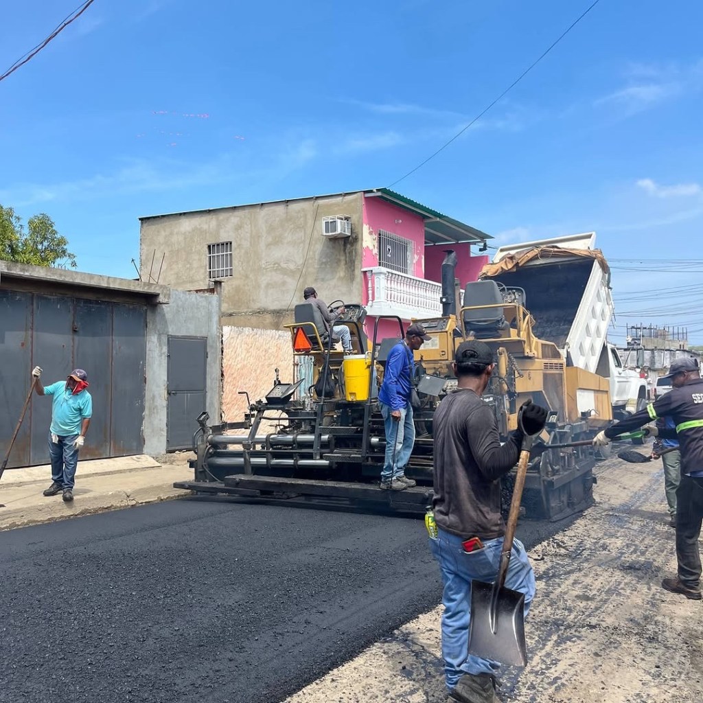 Avanza asfaltado en Barrio Sucre&nbsp;Barcelona