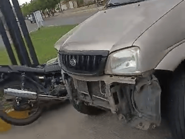 Choque en semáforo de Puente Real dejó a un motorizado&nbsp;lesionado