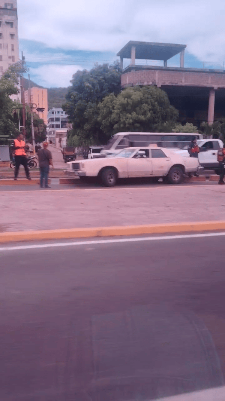 Carro de la línea Las Delicias perdió el control e impactó contra defensas del BTR en Puerto La&nbsp;Cruz