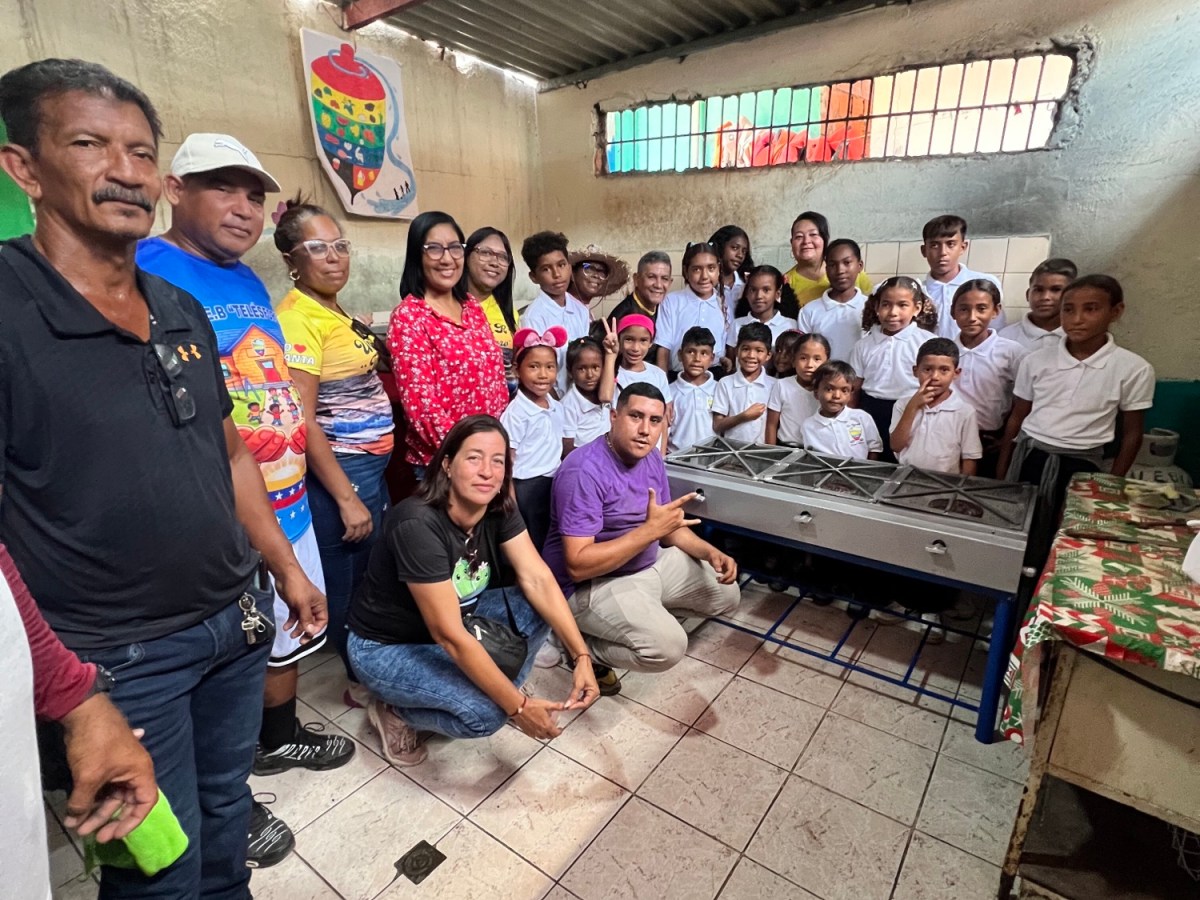Dotaron con nueva cocina e inspeccionaron la Escuela Básica Estadal&nbsp;Telésforo