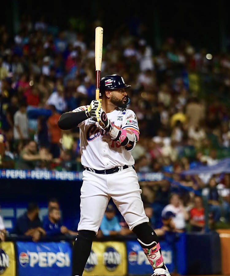 ¡Victoria de infarto! Caribes hizo valer su casa y superó 6-5 a los Navegantes del Magallanes