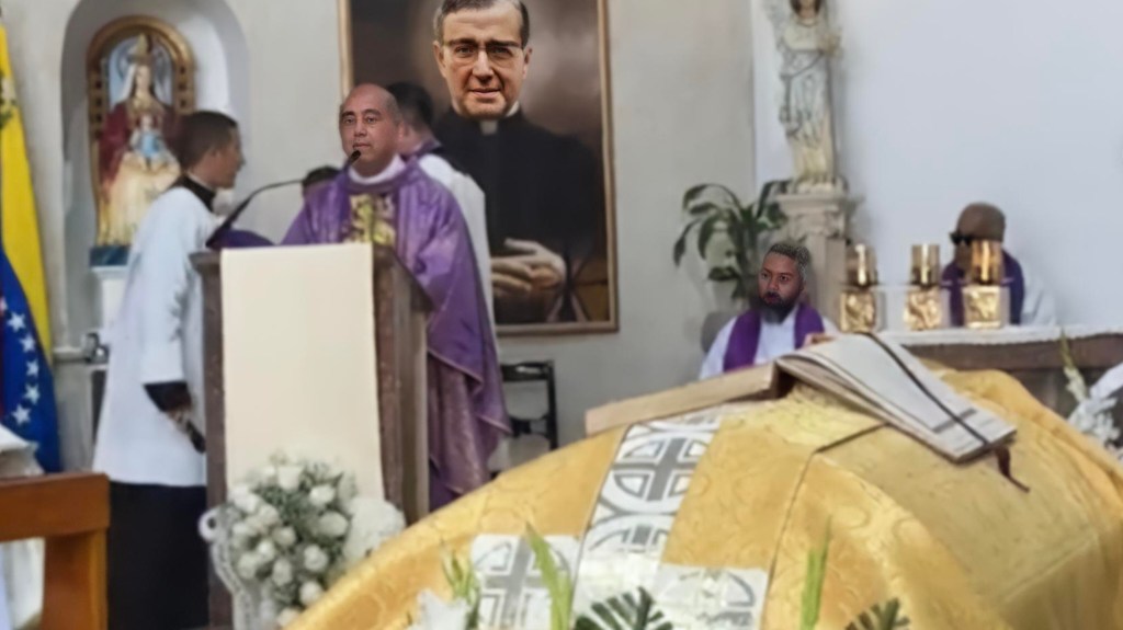 Comunidad católica despide a Monseñor Enrique Ovies González en emotivas exequias