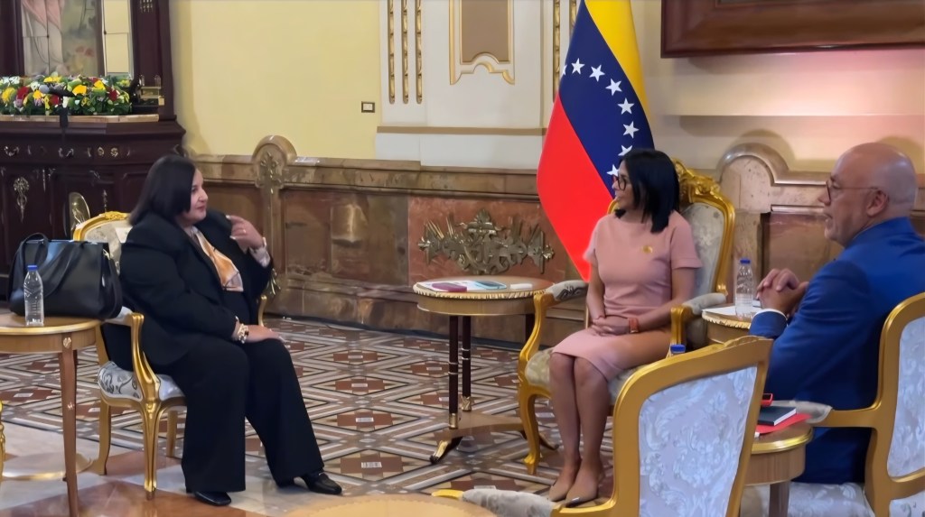 Delcy Rodríguez recibió a Dinorah Figuera en Miraflores tras nueva ronda de diálogo