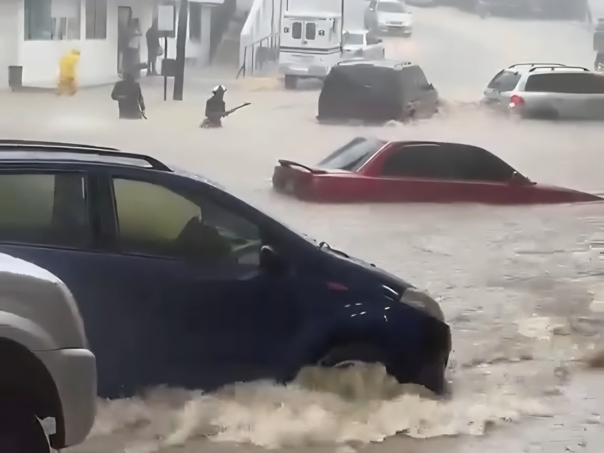 Fuertes lluvias generan inundaciones y crecidas de quebradas en Miranda y&nbsp;Caracas