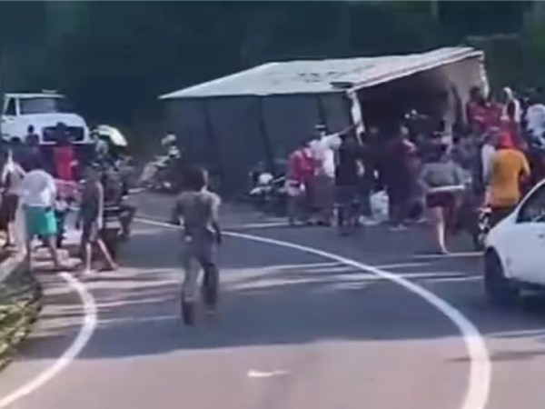 Volcó una gandola cargada de atún en Guanta y fue saqueada en&nbsp;minutos