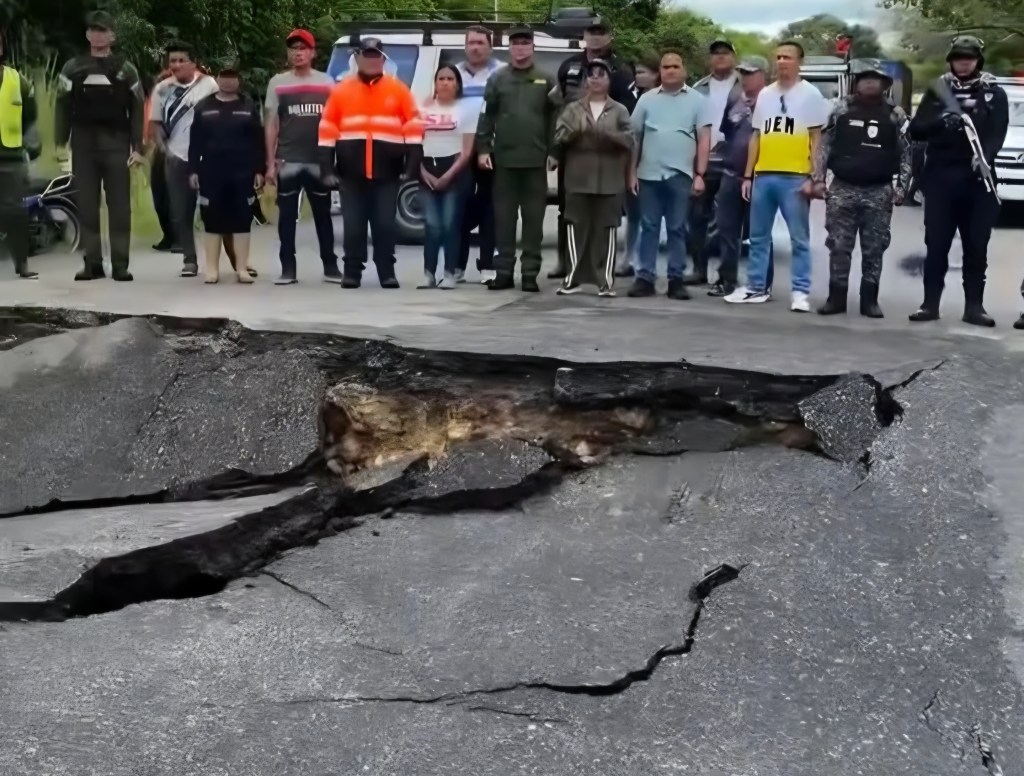 Colapsó alcantarilla en la Troncal 5 y quedó interrumpido el paso entre Barinas y&nbsp;Táchira