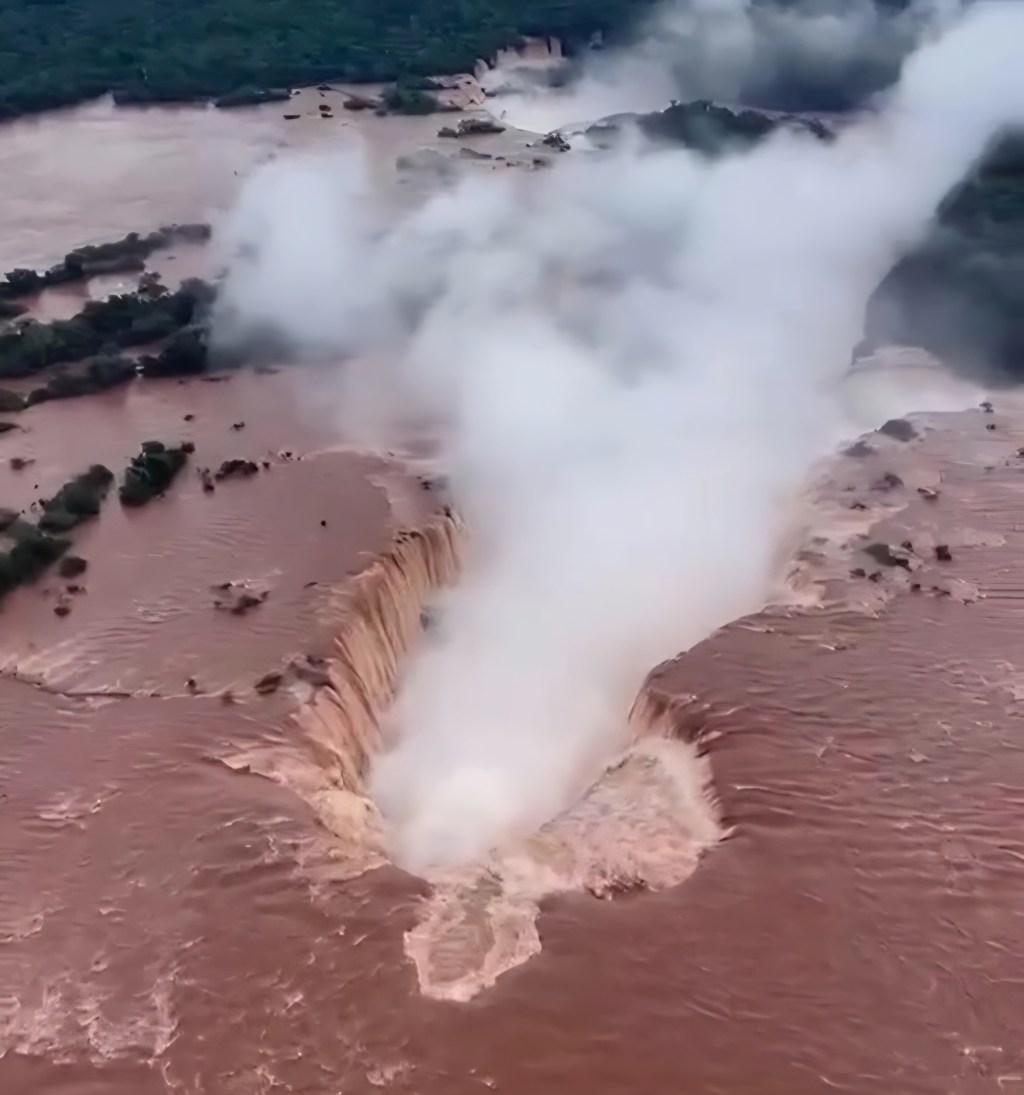 Las Cataratas del Iguazú, en Argentina, superan los 12 millones de litros de agua por&nbsp;segundo