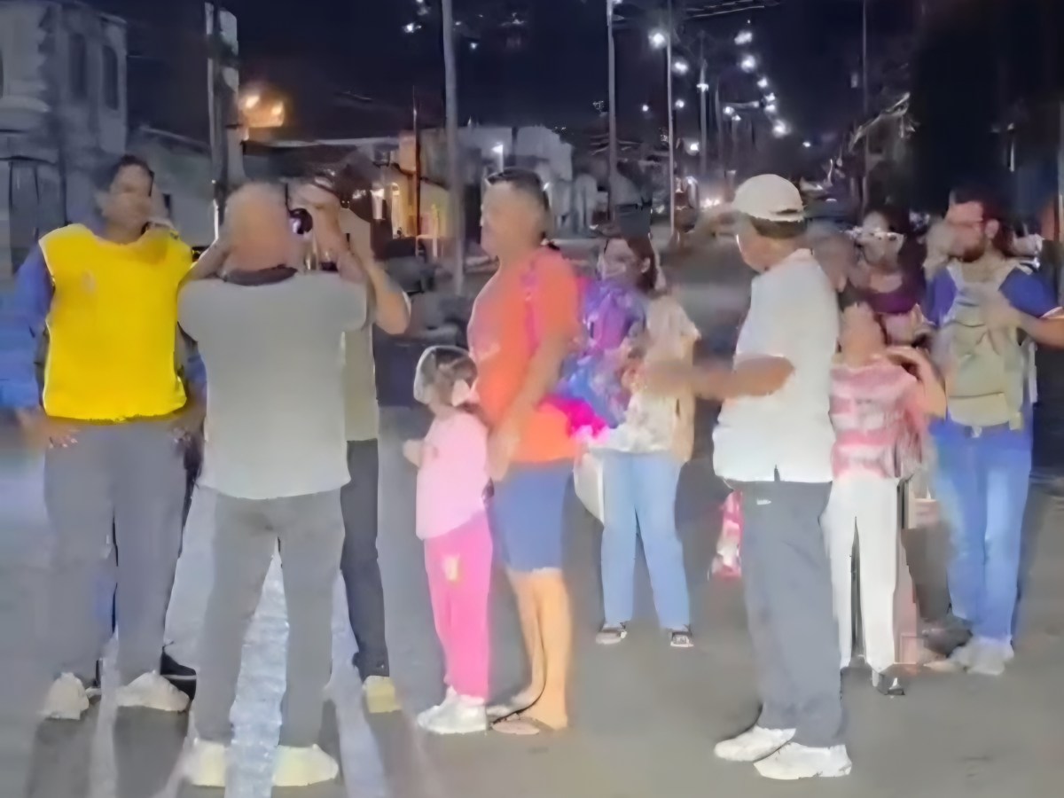 Habitantes de Pozuelos protestan por falta de agua en la avenida&nbsp;Principal